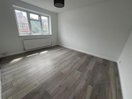 2 bedroom Flat to let in Godstone Road, Whyteleafe