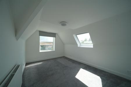 2 bedroom Flat to let in Woodside Road, Sutton