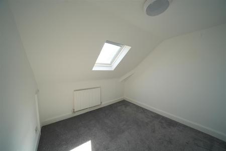 2 bedroom Flat to let in Woodside Road, Sutton