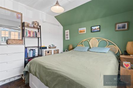 2 bedroom Semi-detached house for sale in Napier Road, South Croydon