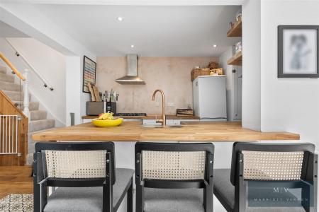 2 bedroom Semi-detached house for sale in Napier Road, South Croydon