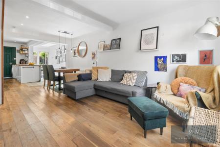 2 bedroom Semi-detached house for sale in Napier Road, South Croydon