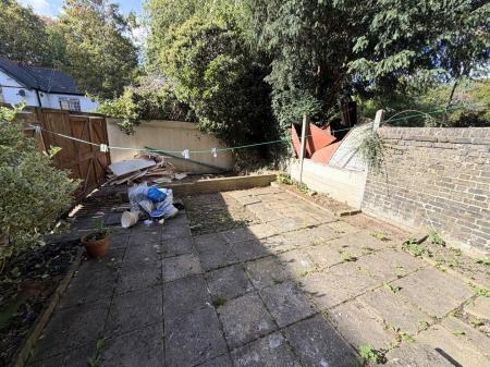 1 bedroom Flat to let in Birdhurst Road, South Croydon