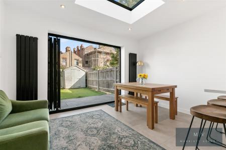 4 bedroom Terraced House for sale in Whitstable Place, Croydon