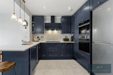 4 bedroom Terraced House for sale in Whitstable Place, Croydon