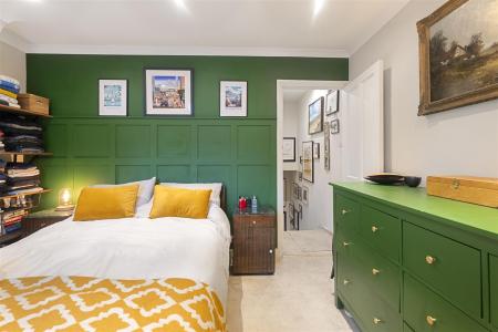 2 bedroom End of terrace house for sale in St. Peters Street, South Croydon