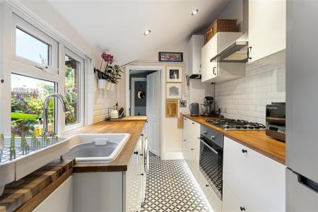 2 bedroom End of terrace house for sale in St. Peters Street, South Croydon