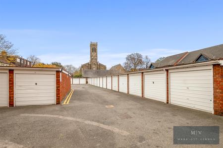 1 bedroom Flat to let in Tavistock Road, Croydon