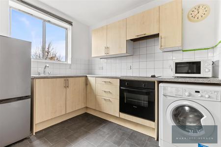 1 bedroom Flat to let in Tavistock Road, Croydon