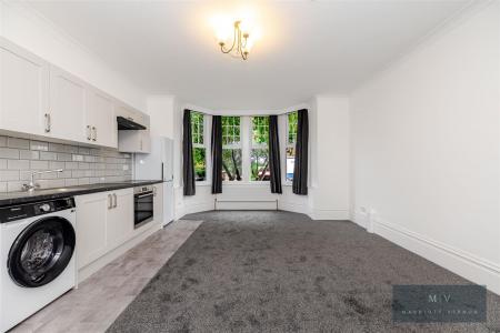 1 bedroom Flat to let in Beech House Road, Croydon