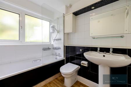 3 bedroom Terraced House for sale in Chichele Gardens, Croydon