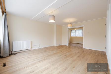 3 bedroom Terraced House for sale in Chichele Gardens, Croydon