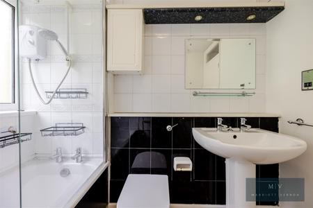 3 bedroom Terraced House for sale in Chichele Gardens, Croydon