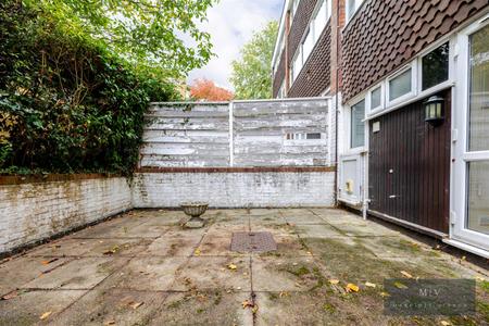 3 bedroom Terraced House for sale in Chichele Gardens, Croydon