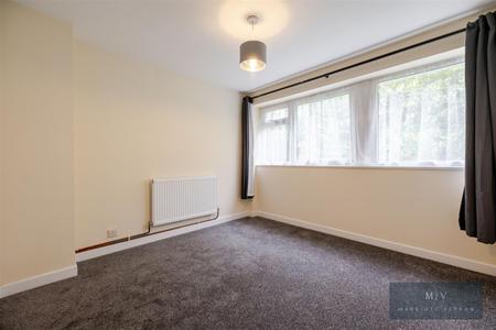 3 bedroom Terraced House for sale in Chichele Gardens, Croydon