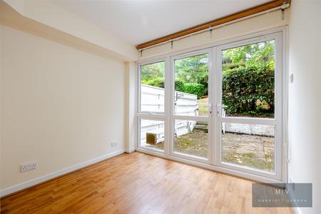 3 bedroom Terraced House for sale in Chichele Gardens, Croydon
