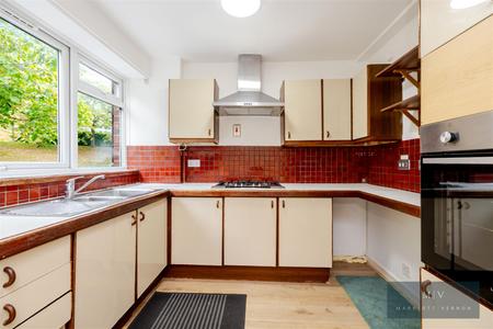 3 bedroom Terraced House for sale in Chichele Gardens, Croydon