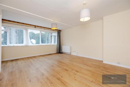 3 bedroom Terraced House for sale in Chichele Gardens, Croydon