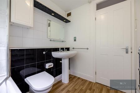 3 bedroom Terraced House for sale in Chichele Gardens, Croydon