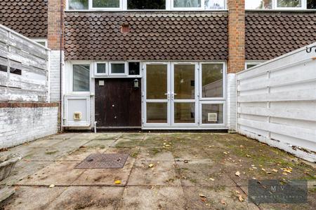 3 bedroom Terraced House for sale in Chichele Gardens, Croydon