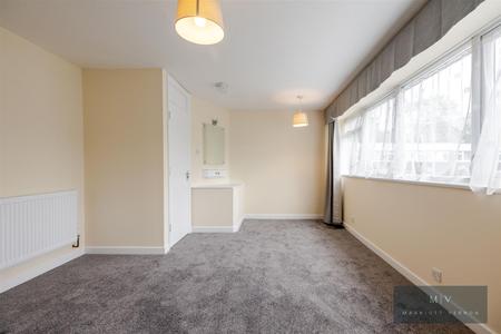 3 bedroom Terraced House for sale in Chichele Gardens, Croydon