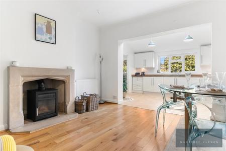 5 bedroom Detached house for sale in Manor Way, South Croydon
