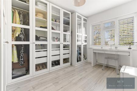 5 bedroom Detached house for sale in Manor Way, South Croydon