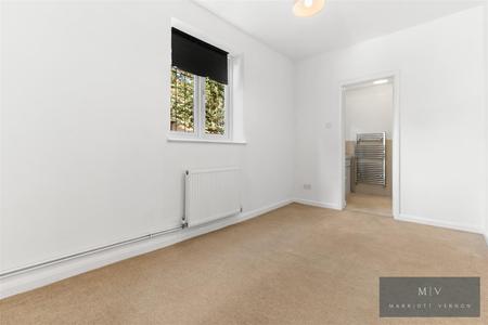 5 bedroom Detached house for sale in Manor Way, South Croydon