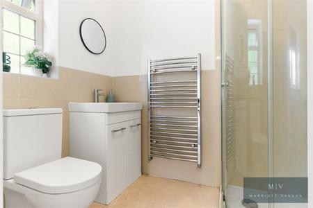 5 bedroom Detached house for sale in Manor Way, South Croydon