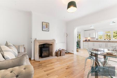 5 bedroom Detached house for sale in Manor Way, South Croydon