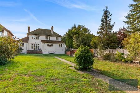 5 bedroom Detached house for sale in Manor Way, South Croydon