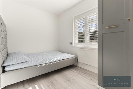 5 bedroom Detached house for sale in Manor Way, South Croydon