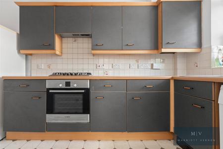 2 bedroom Flat to let in Normanton Road, South Croydon