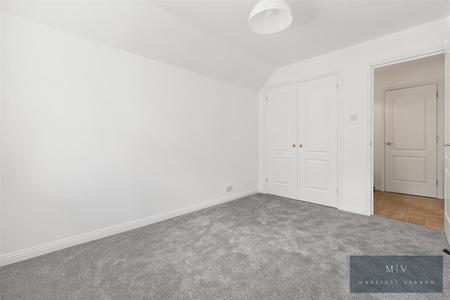 2 bedroom Flat to let in Normanton Road, South Croydon