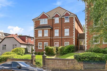2 bedroom Flat to let in Normanton Road, South Croydon
