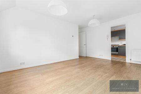 2 bedroom Flat to let in Normanton Road, South Croydon