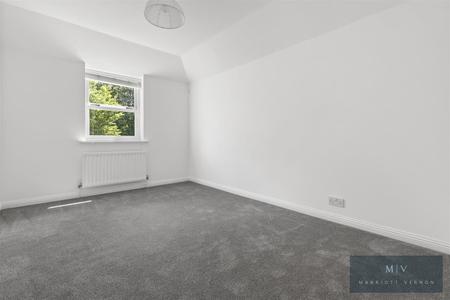 2 bedroom Flat to let in Normanton Road, South Croydon