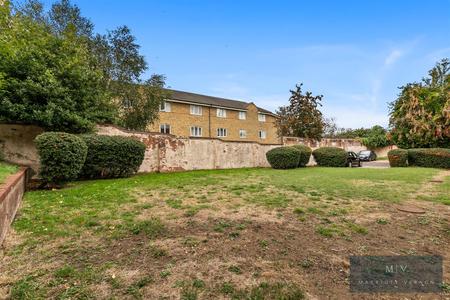 1 bedroom Flat for sale in Crunden Road, South Croydon