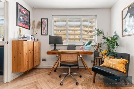 1 bedroom Flat for sale in Crunden Road, South Croydon