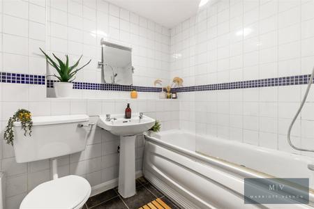 1 bedroom Flat for sale in Crunden Road, South Croydon