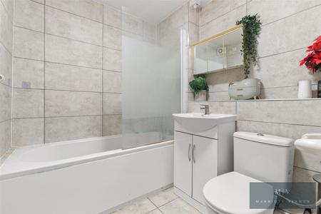 2 bedroom Flat for sale in Park Hill Road, Croydon