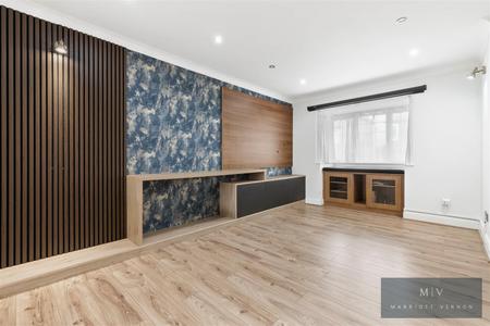 4 bedroom Detached house to let in Blossom Close, South Croydon