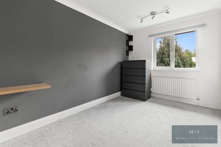 4 bedroom Detached house to let in Blossom Close, South Croydon