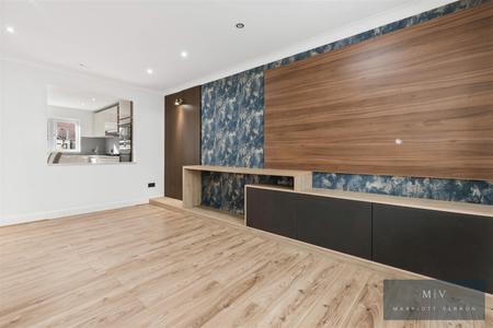4 bedroom Detached house to let in Blossom Close, South Croydon