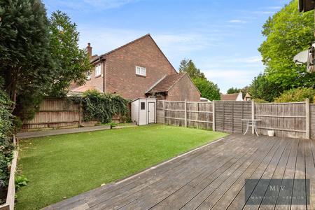 4 bedroom Detached house to let in Blossom Close, South Croydon