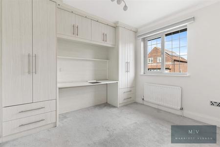 4 bedroom Detached house to let in Blossom Close, South Croydon