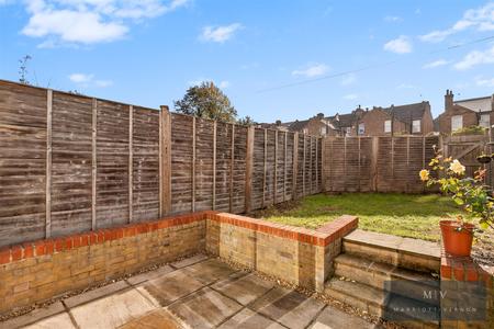4 bedroom End of terrace house for sale in Oval Road, Croydon