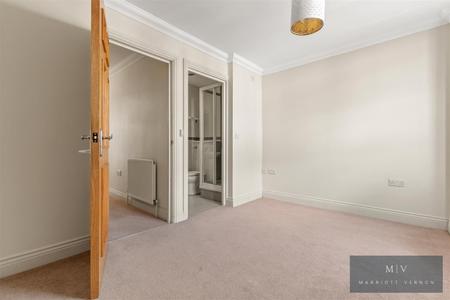 4 bedroom End of terrace house for sale in Oval Road, Croydon