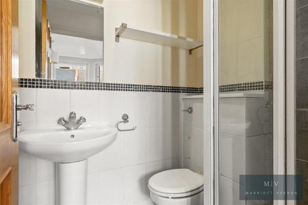 4 bedroom End of terrace house for sale in Oval Road, Croydon