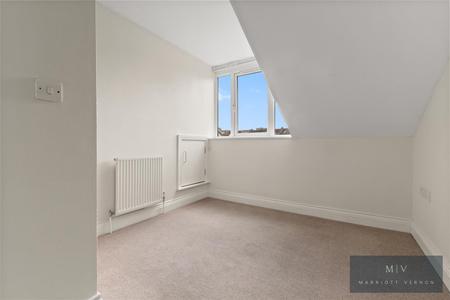 4 bedroom End of terrace house for sale in Oval Road, Croydon